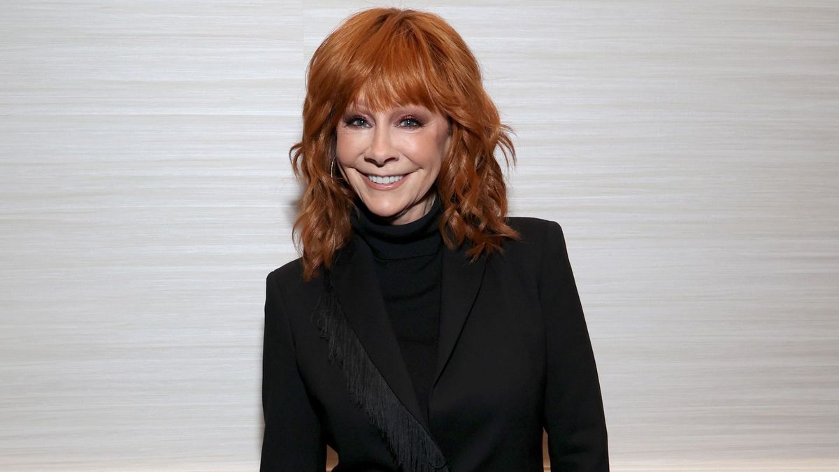 Reba Mcentire Dresses Up Her Windows With Textured Curtains Homes