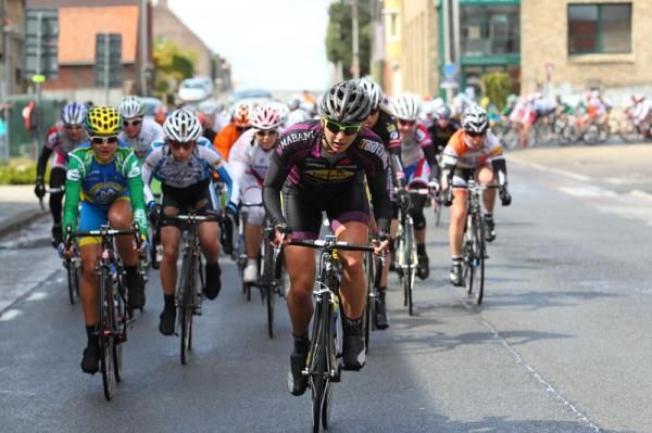 Latoya Brulee (Topsport Vlaanderen 2012) decides to chase McConville at the front