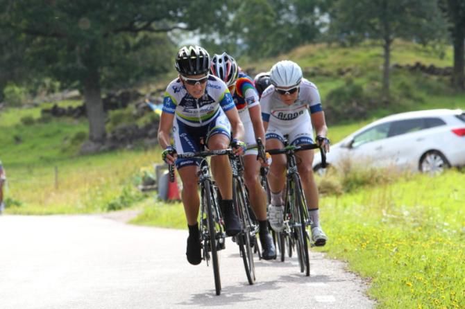 Emma Johansson (Orica - AIS) forces the pace