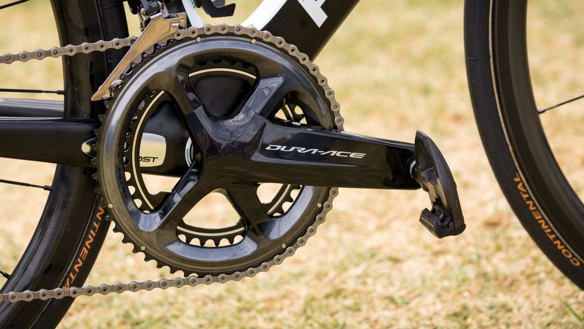 Bernal is equipped with a Shimano Dura-Ace R9100 crankset with standard 53/39 chainrings