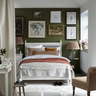 bedroom wall decor ideas, green bedroom ideas, bedroom with gallery wall