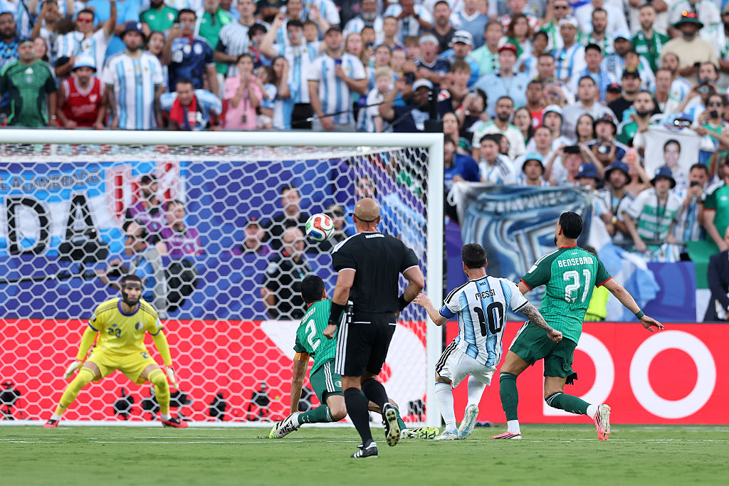 Lionel Messi scores from range against Algeria