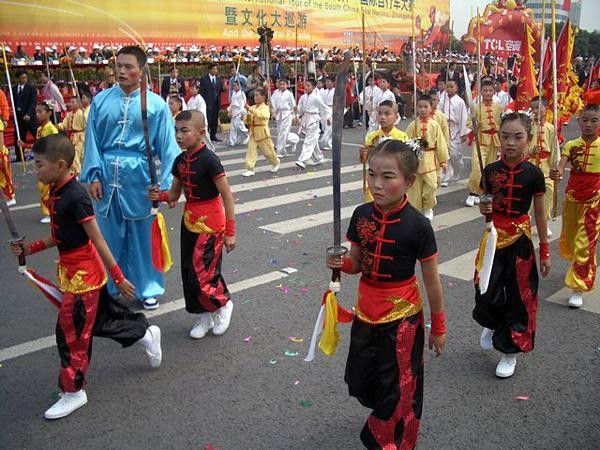 Parade in Zhongshan before the Zhongshan Nantou TCL Air Conditioning Cup.