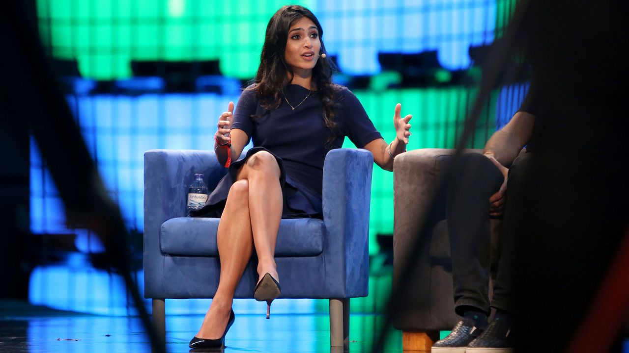 Sitting, Human leg, Knee, Thigh, Television program, Long hair, Ankle, 