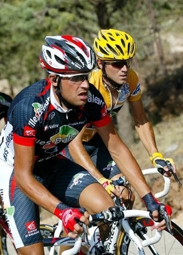 Team-mates Oscar Pereiro and Alejandro Valverde