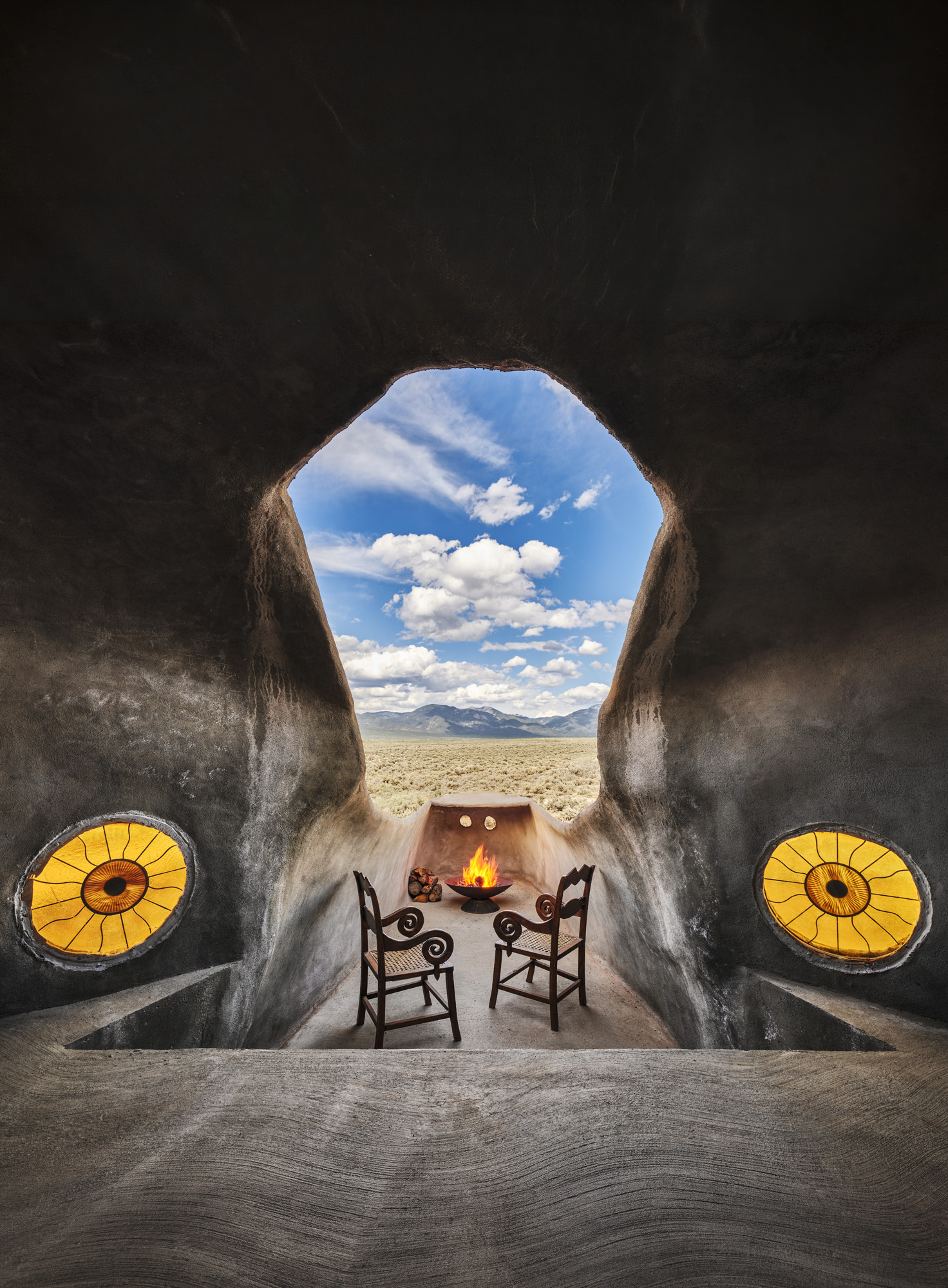 coyote house, home in the desert shaped like an animal's head