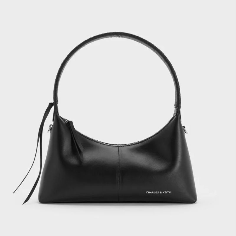 black shoulder bag