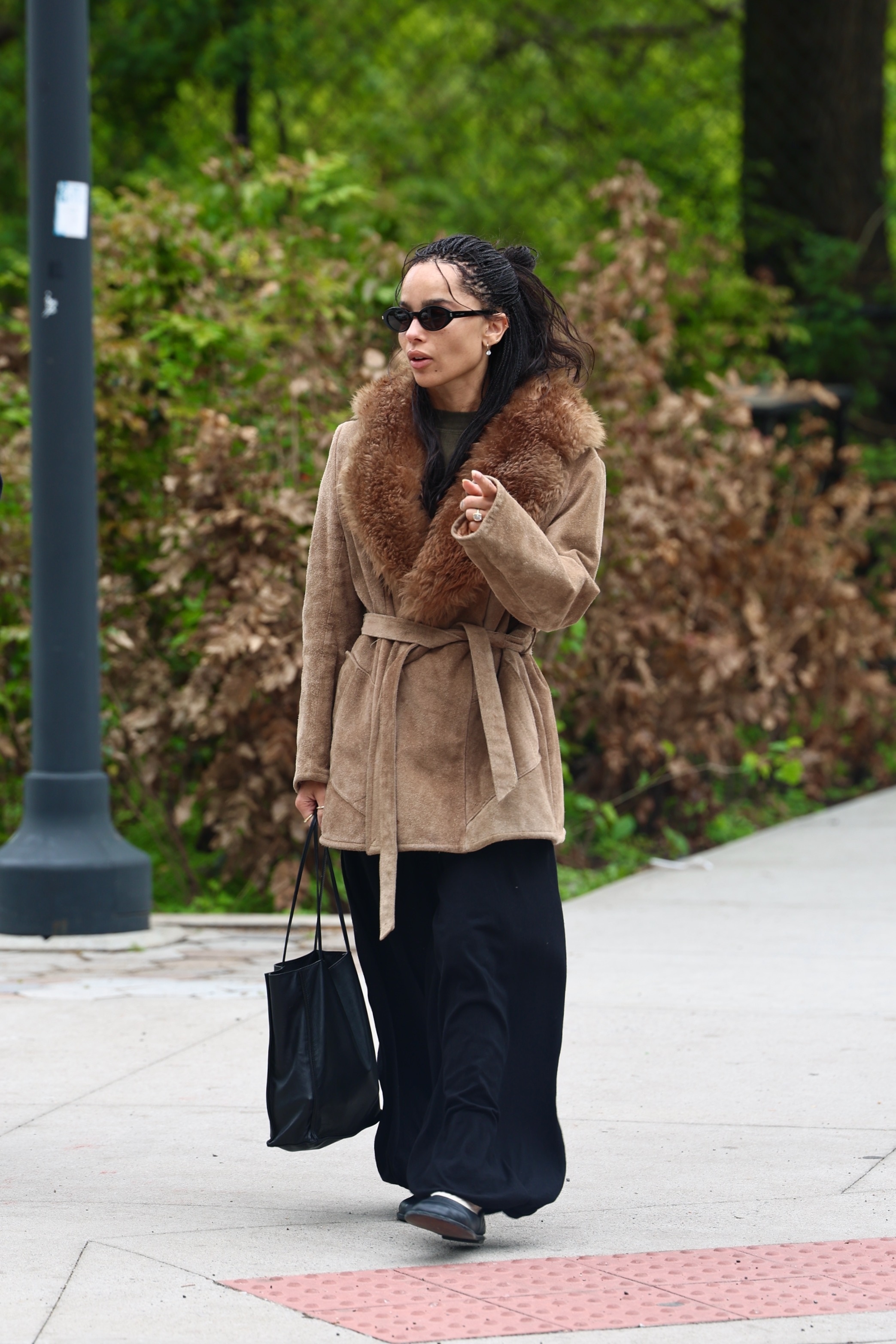 Zo&amp;euml; Kravitz finally styled her engagement ring with a worthy rich girl look