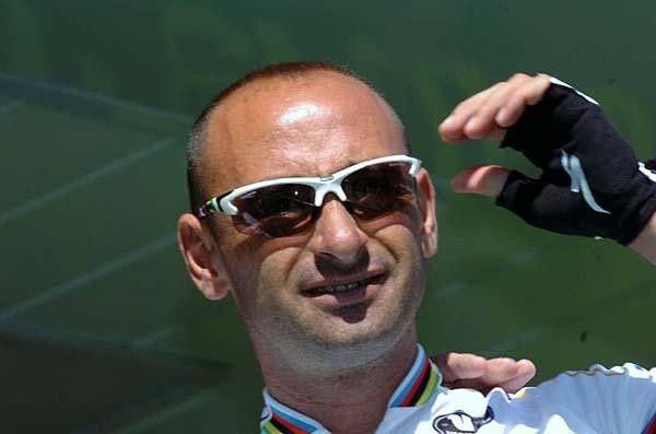 Paolo Bettini (Quick.Step Innergetic) is back in action and he will use the Vuelta to get in shape to defend his rainbow jersey.
