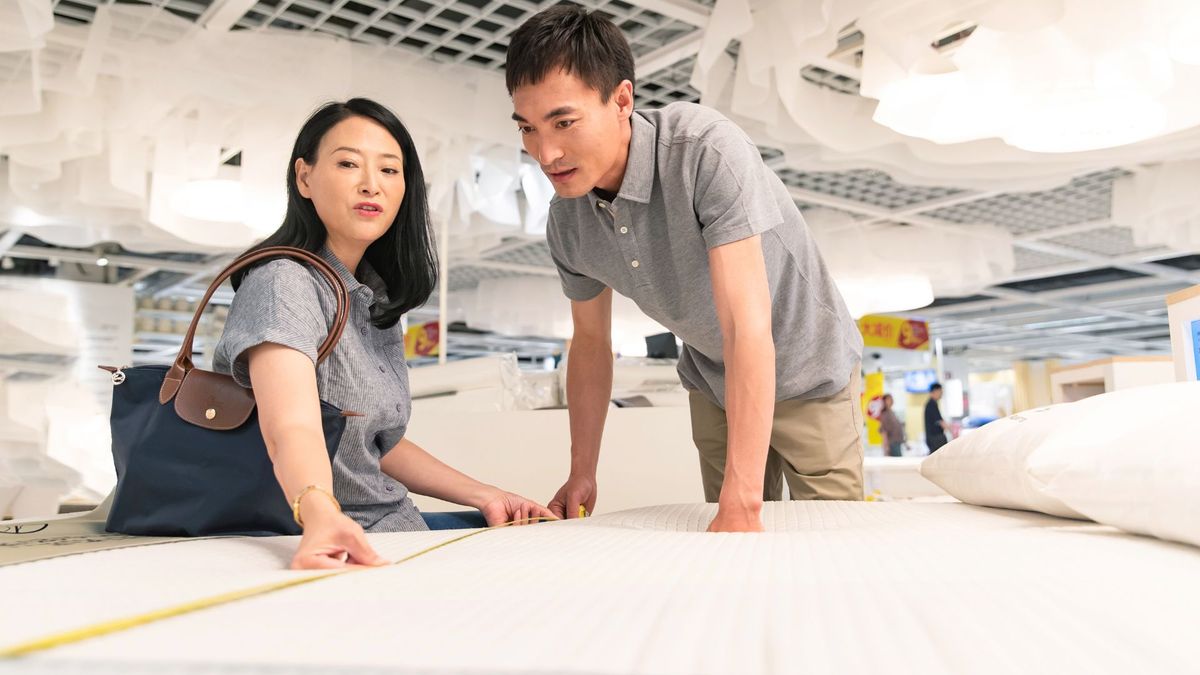 A couple go shopping for an inexpensive mattress