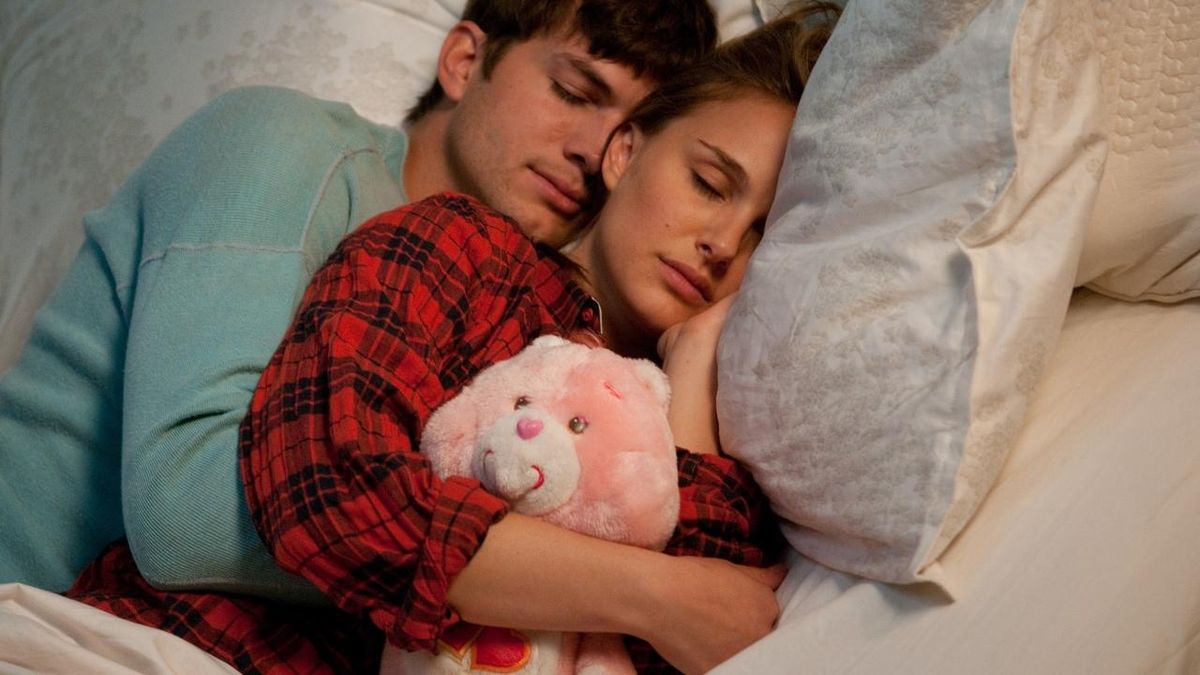 Natalie Portman and Ashton Kutcher in No Strings Attached.