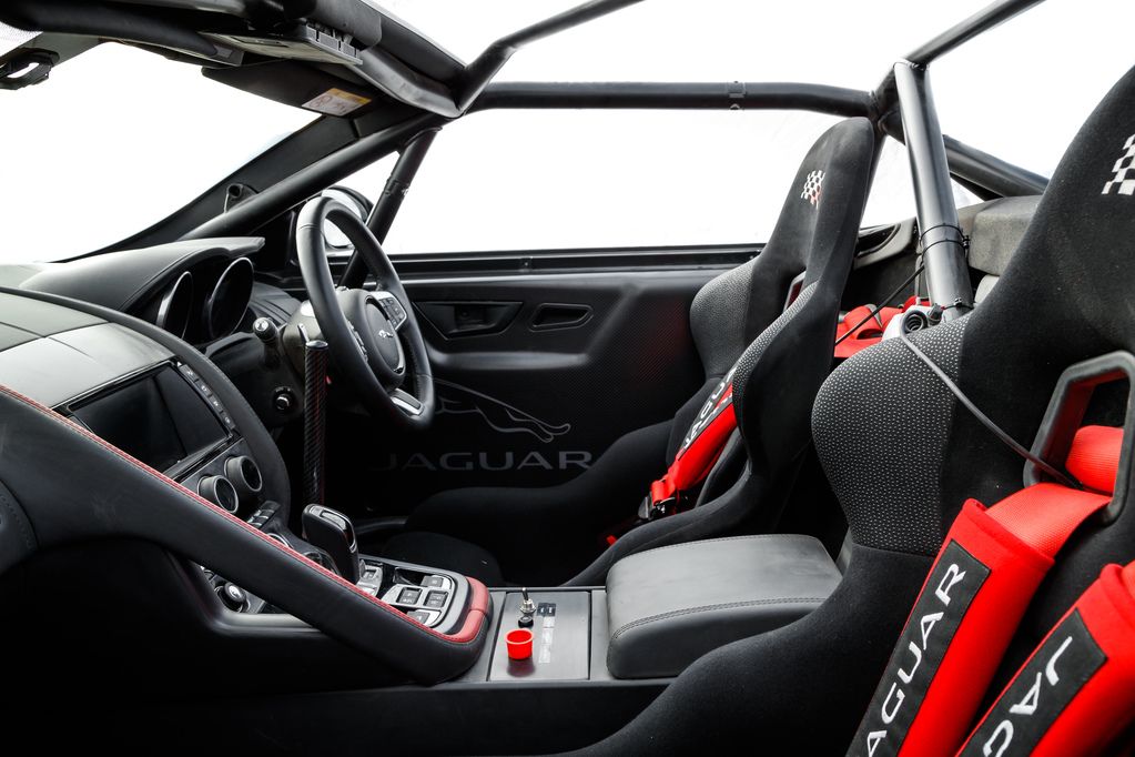 Jaguar F-Type rally