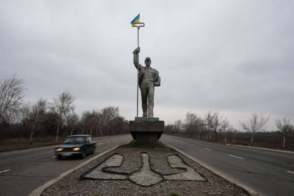 Statue in Mariupol