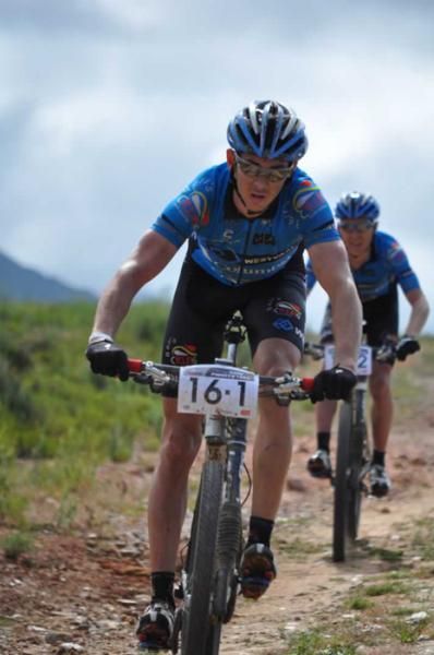 Stage winners Nico Bell (front) and Gawie Combinck (Westvaal Columbia) tackle a descent on stage 4