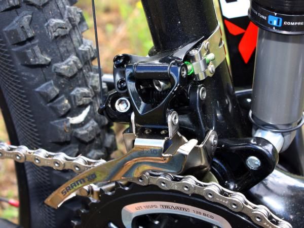 The new X.0 'family' finally includes a correspondingly high-end front derailleur, which is a close cousin to XX in design and features - not to mention much lighter and sleeker looking than older offerings.