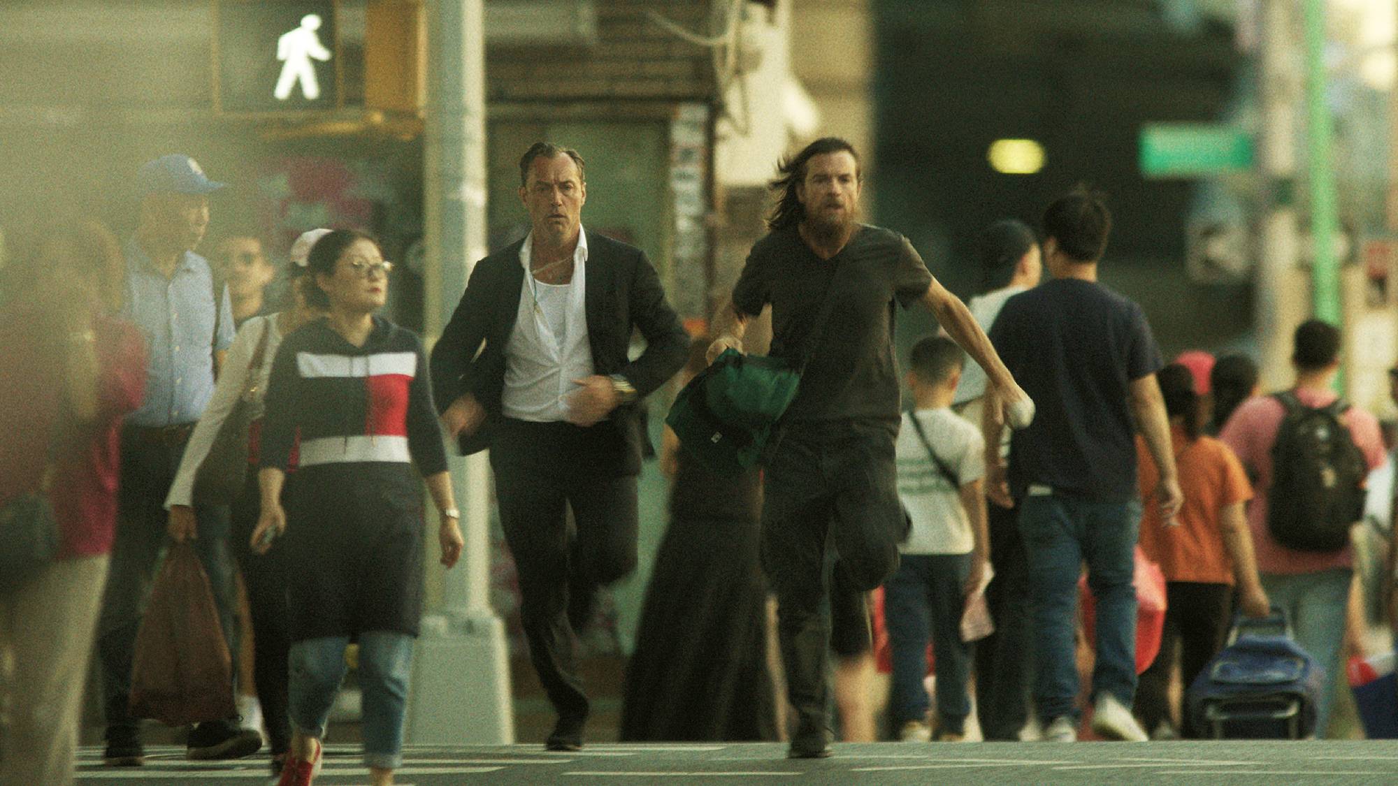 Jude Law and Jason Bateman in "Black Rabbit" on Netflix