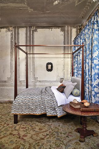 four-poster bed