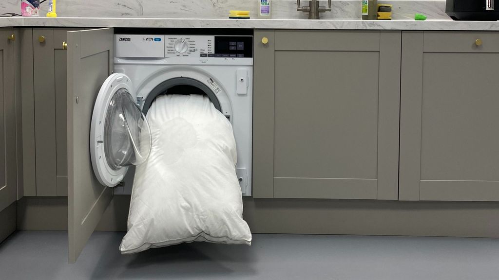 Can you wash pillows in the washing machine? The experts weigh in