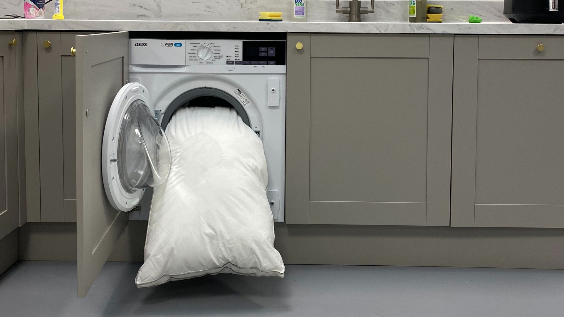 Can you wash pillows in the washing machine? The experts weigh in