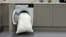 Can you wash pillows in the washing machine? Washing a pillow in the washing machine at offices 
