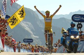 A defiant Michael Rasmussen wins at the Col d'Aubisque hours before Rabobank finally excluded him from the 2007 Tour de France.