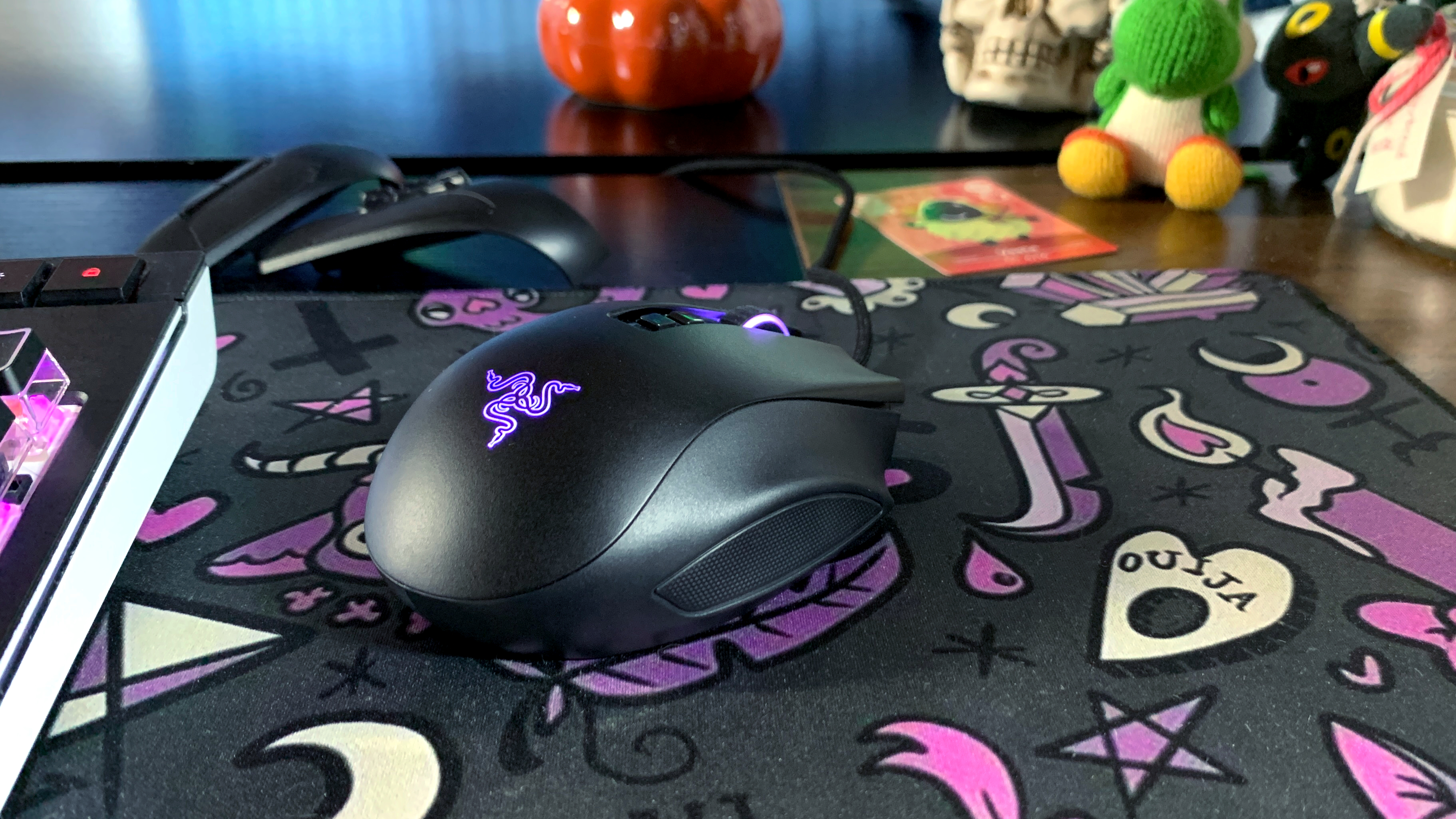 Razer Naga Pro Wireless in a gaming setup