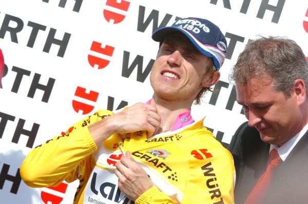 Cunego zips up his yellow leader's jersey
