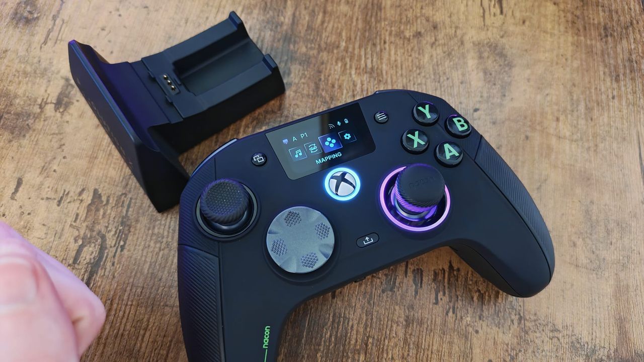 The menu and display on the Nacon Revolution X Unlimited controller
