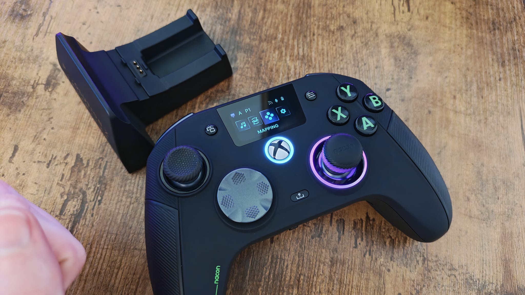 The menu and display on the Nacon Revolution X Unlimited controller