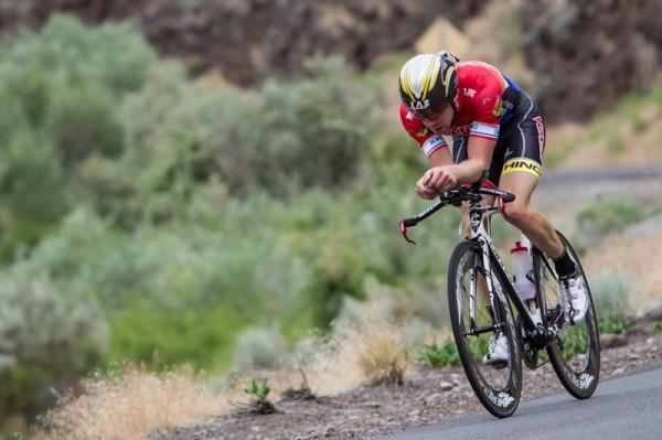 Shawn Milne (Kenda/5 Hour Energy) heading out onto the course.
