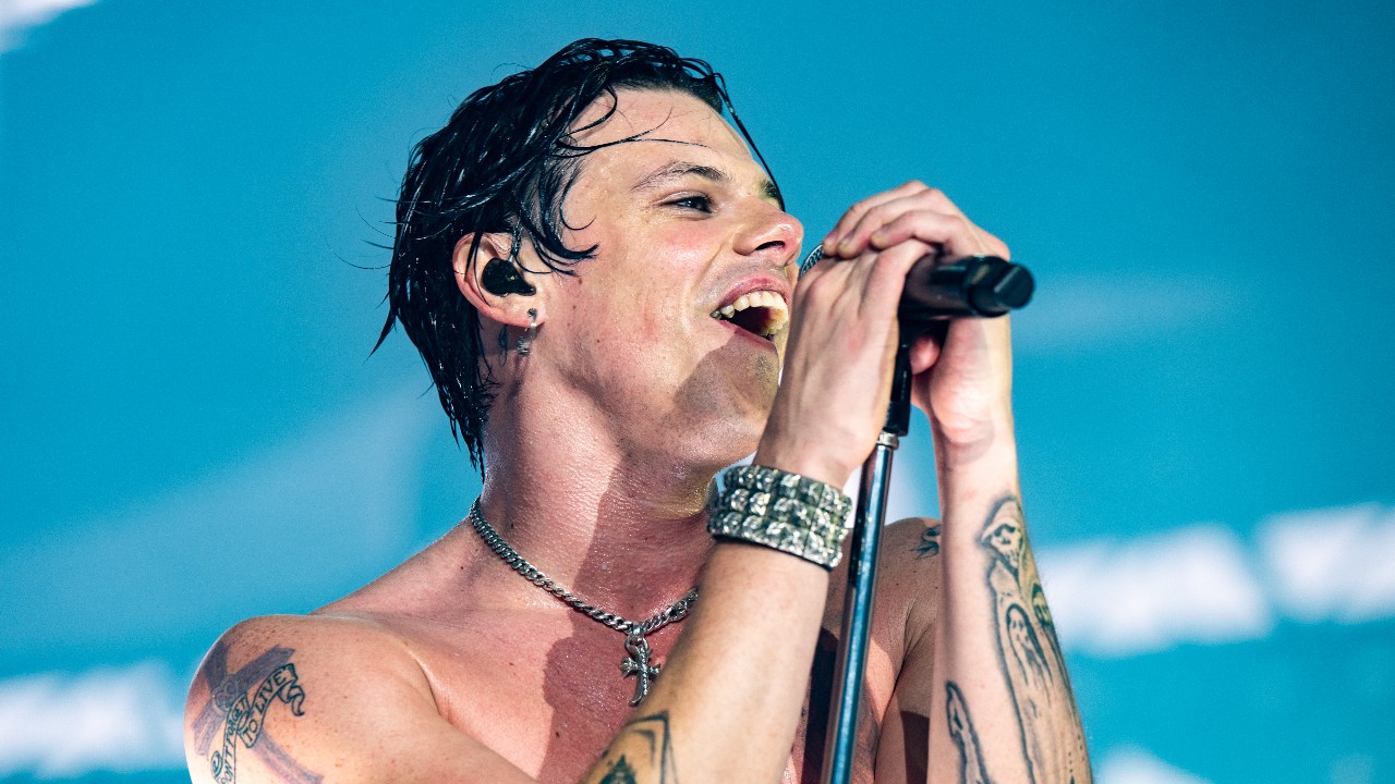 Yungblud singing on stage in Birmingham