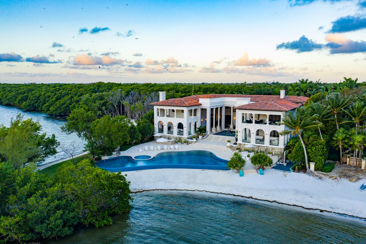 This Miami dream home has its own private beach – we'd like to be there ...