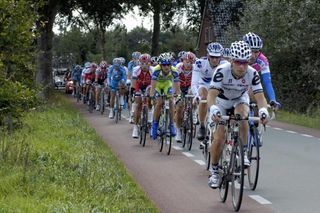 Roger Hammond (Cervélo TestTeam) keeps an eye on the other workhorses.