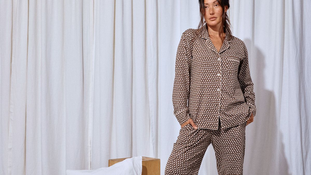 La collection de pyjamas "Buttery Soft" Petite Plume x Parachute m'oblige à m'habiller pour passer la nuit