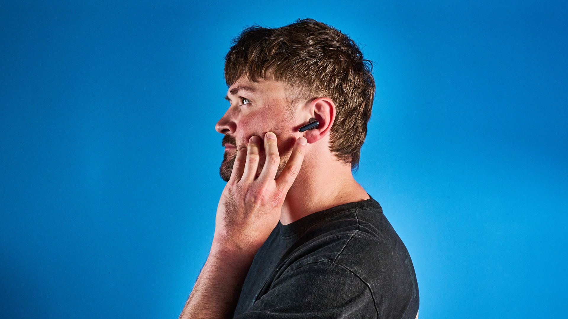 A pair of black Honor Earbuds 4 wireless earbuds