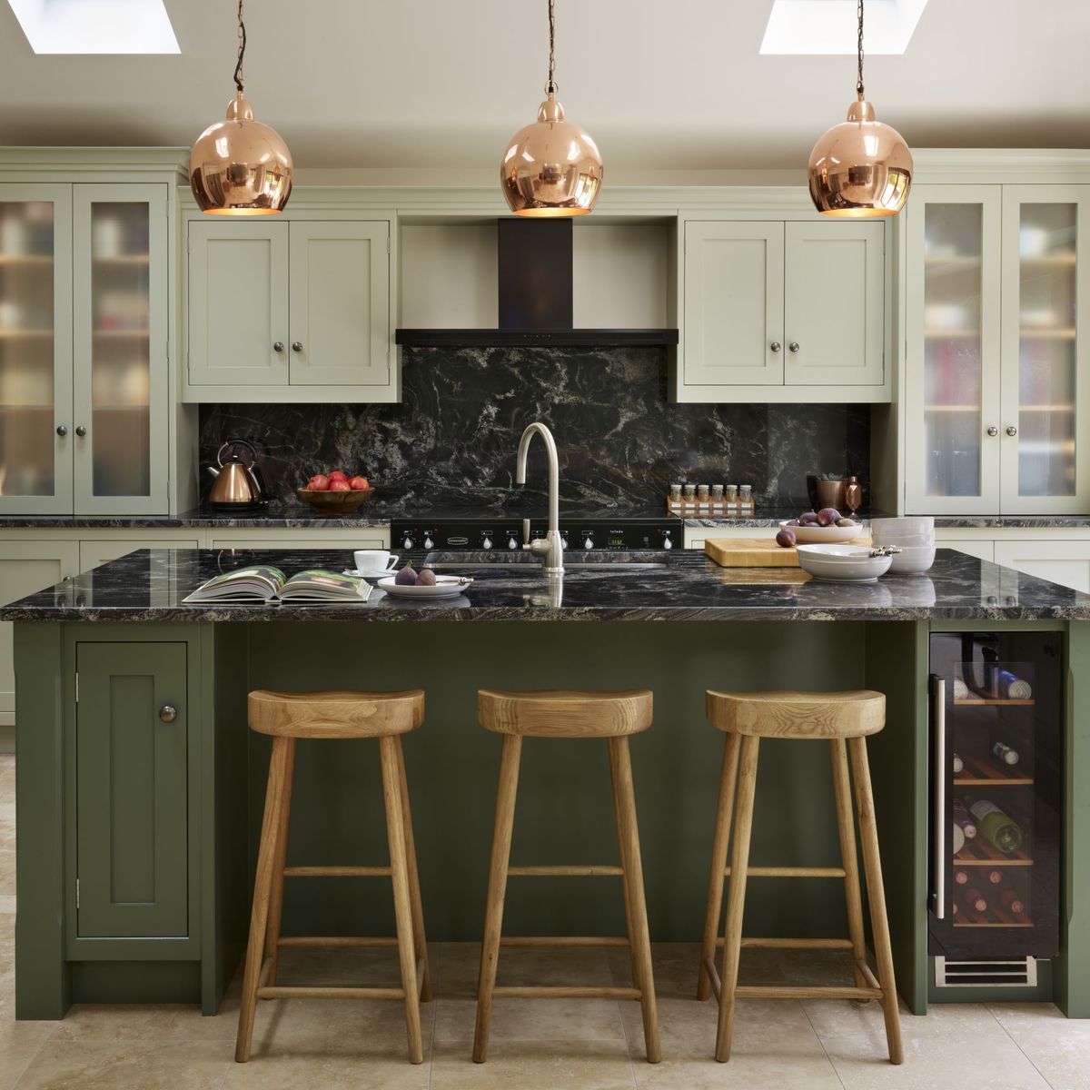 Farm house chic: Sage green kitchen with wood look porcelain floor