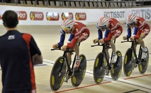 The British pursuit team practices ahead of the world championships.