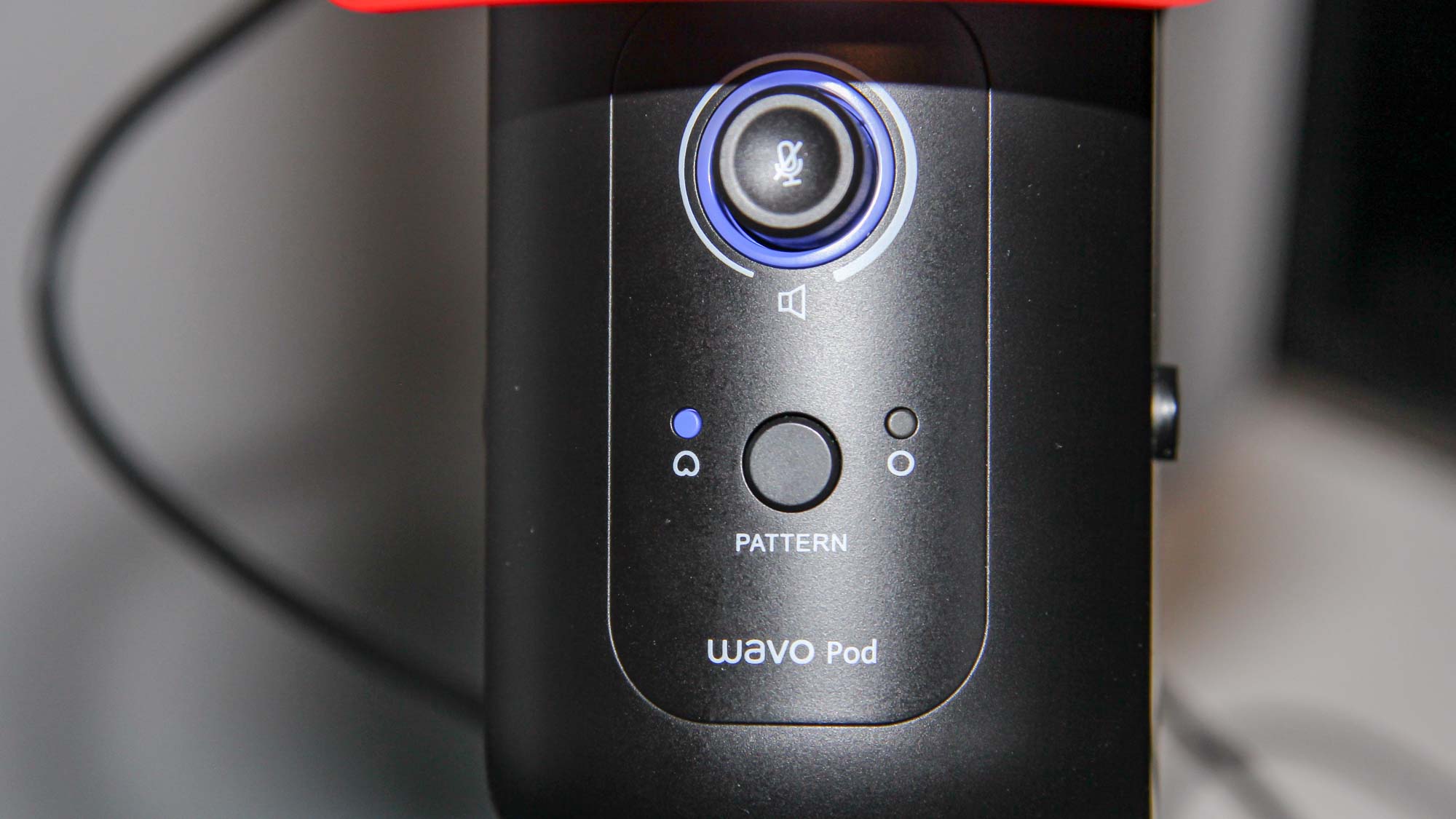 Joby Wavo Pod microphone showing close-up of microphone pattern controls