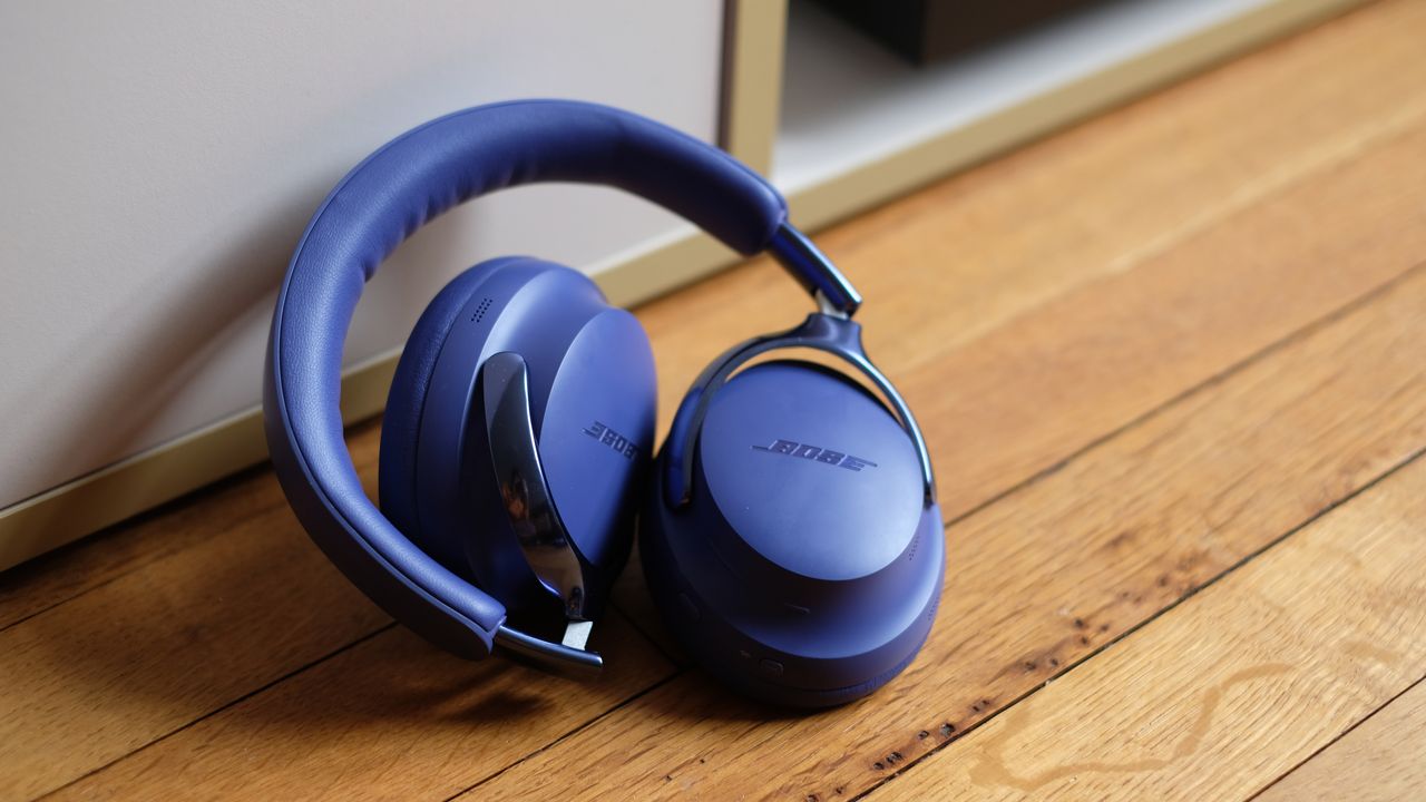 Photograph of Bose QuietComfort Ultra Headphones in Midnight Violet (purple)