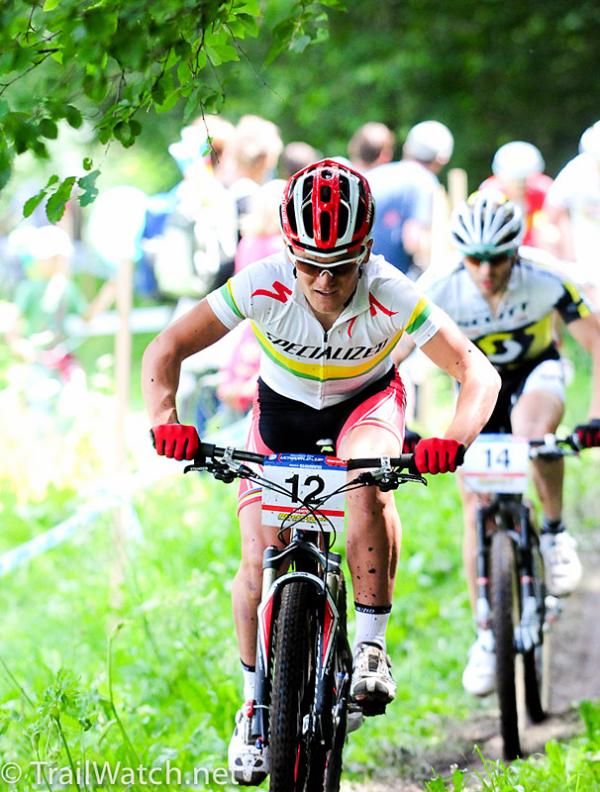 Burry Stander (Specialized) early in the race ahead of Vogel.