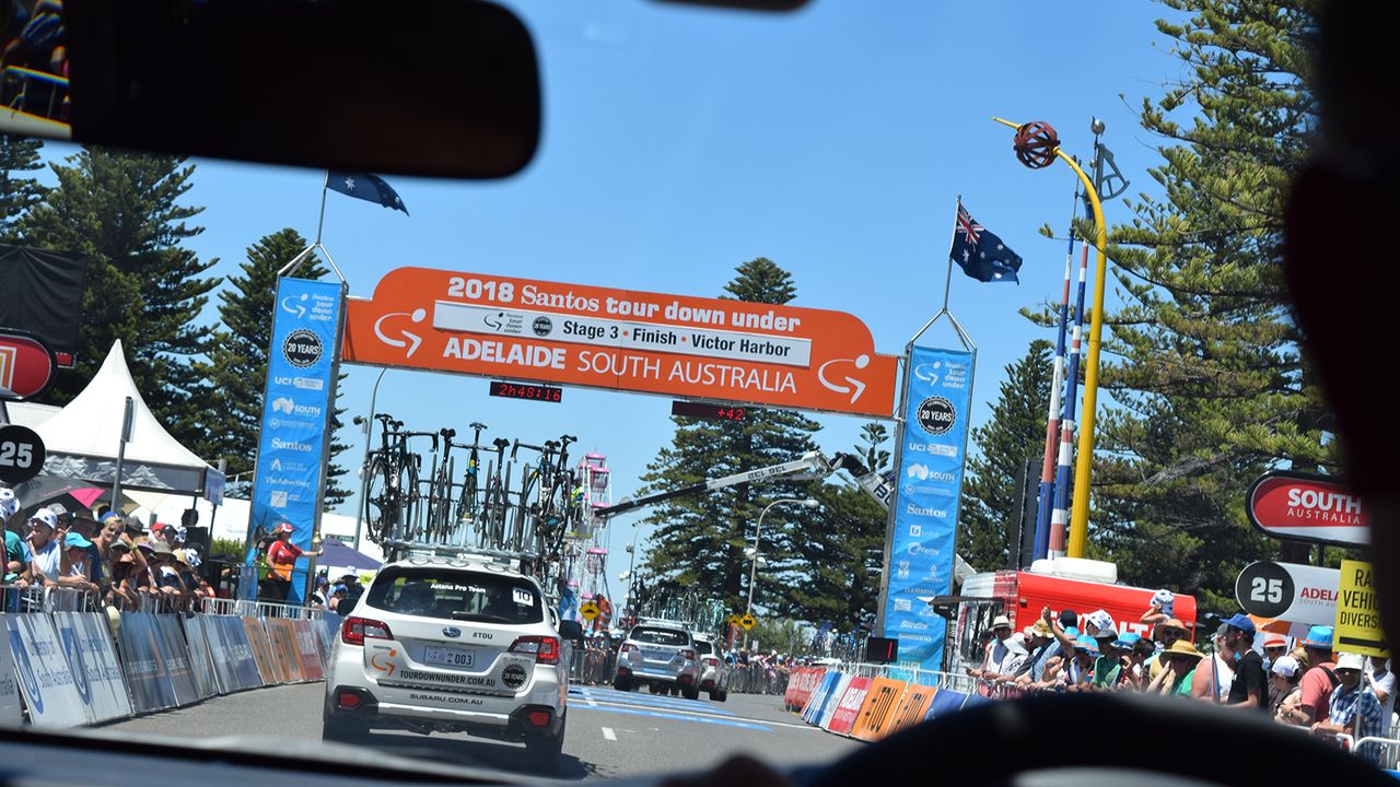 The race convoy passes through Victor Harbor on the final lap of the stage