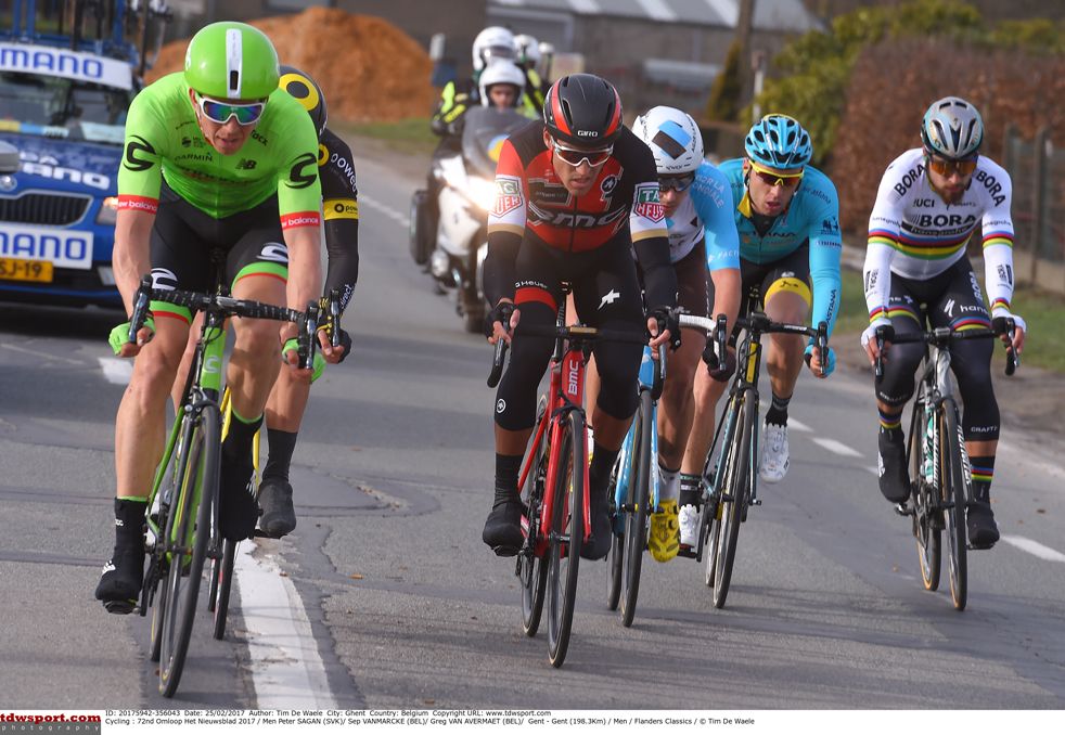 The main break with Sep Vanmarcke (Cannondale Drapac) on the front
