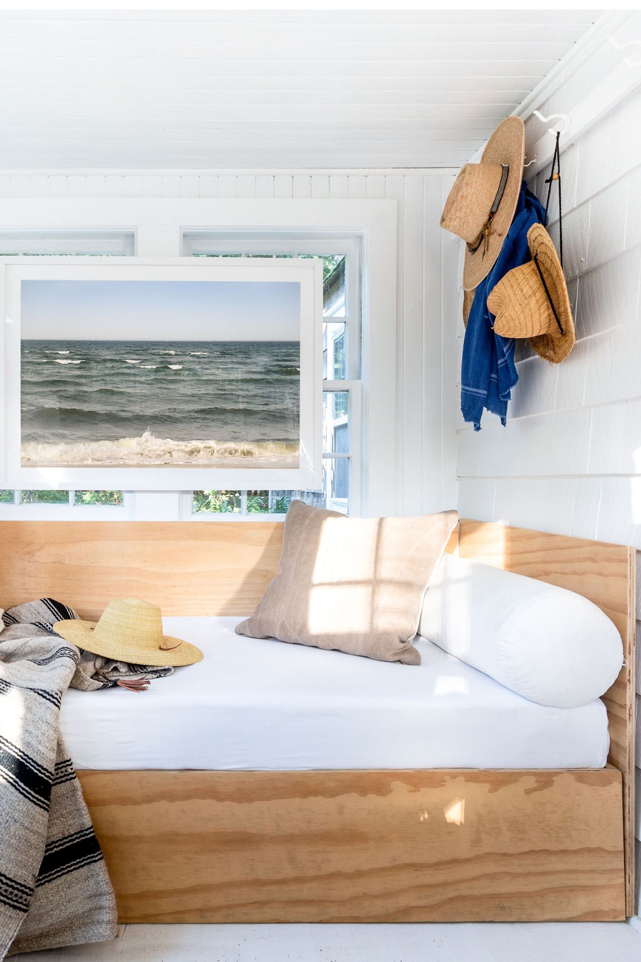 Modern farmhouse wall decor - small touches for rustic charm | Livingetc