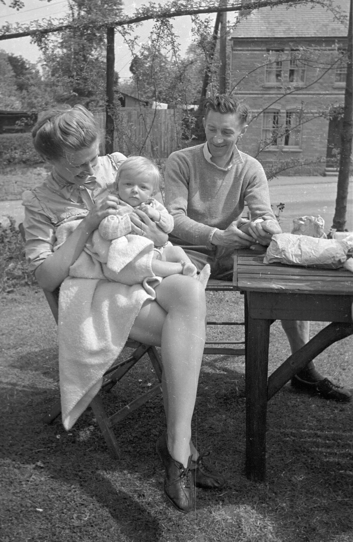 Eileen Gray with her child and hisband