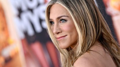 Hatha yoga: Jennifer Aniston