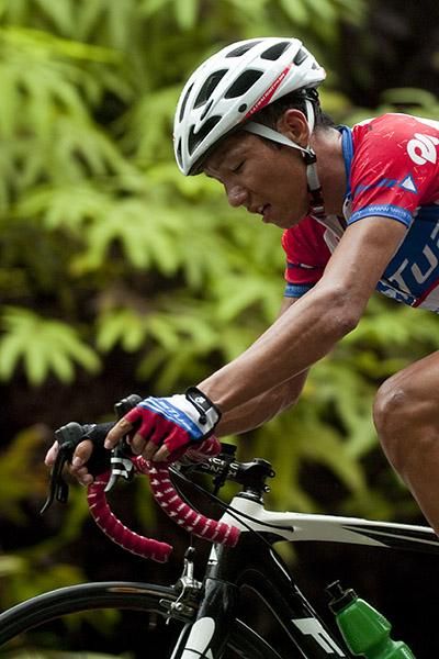Li Yong Ng (Le Tua Cycling Team) makes his way up the Genting climb.