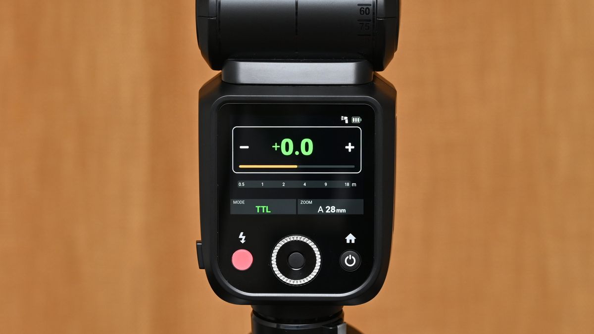 Godox V100 flashgun color touchscreen