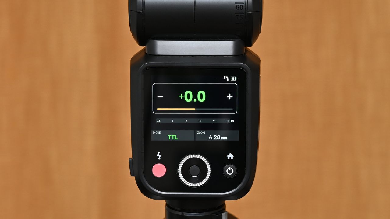 Godox V100 flashgun color touchscreen