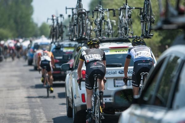 A brief moment of respite with the team cars