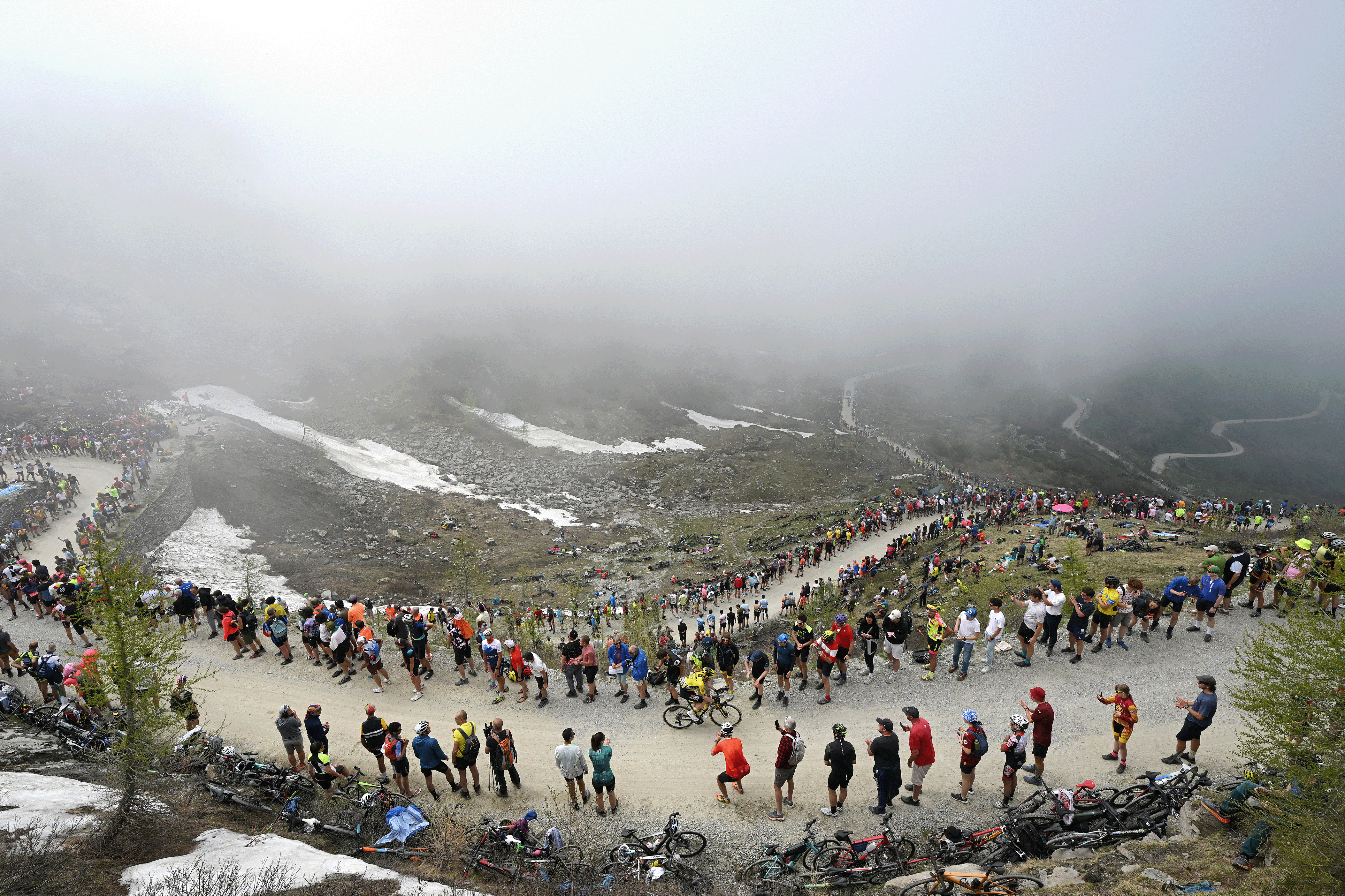 SESTRIERE - VIALATTEA, ITALY - MAY 31: Simon Yates of Great Britain and Team Visma | Lease a Bike competes climbing to the Colle delle Finestre (2172m) while fans cheers during the 108th Giro d'Italia 2025, Stage 20 a 205.3km stage from Verres to Sestriere - Vialattea 2036m / #UCIWT / on May 31, 2025 in Sestriere - Vialattea, Italy. (Photo by Dario Belingheri/Getty Images)
